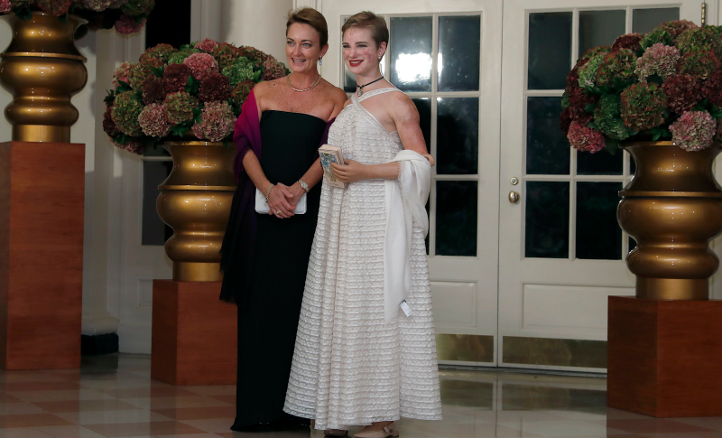 Illustration for article titled Dressing for Diplomacy and Weird Hangs at the Obamas' Final State Dinner